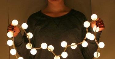 Glowing garlands: interesting ways to decorate A wire with light bulbs can be used as a basis for attaching a photo