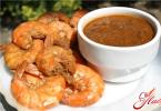 Fried shrimps in garlic sauce with photo Fried sea crustaceans in creamy sauce