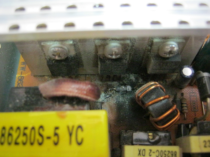 Резисторы блока питания. Резистор в блоке питания. Резистор в блоке питания компьютера. Сгоревший трансформатор в блоке питания. В блоке питания сгорел резистор.